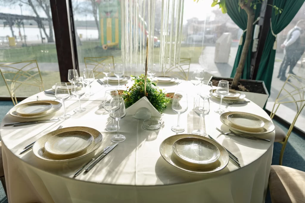 decor by the garden cernica