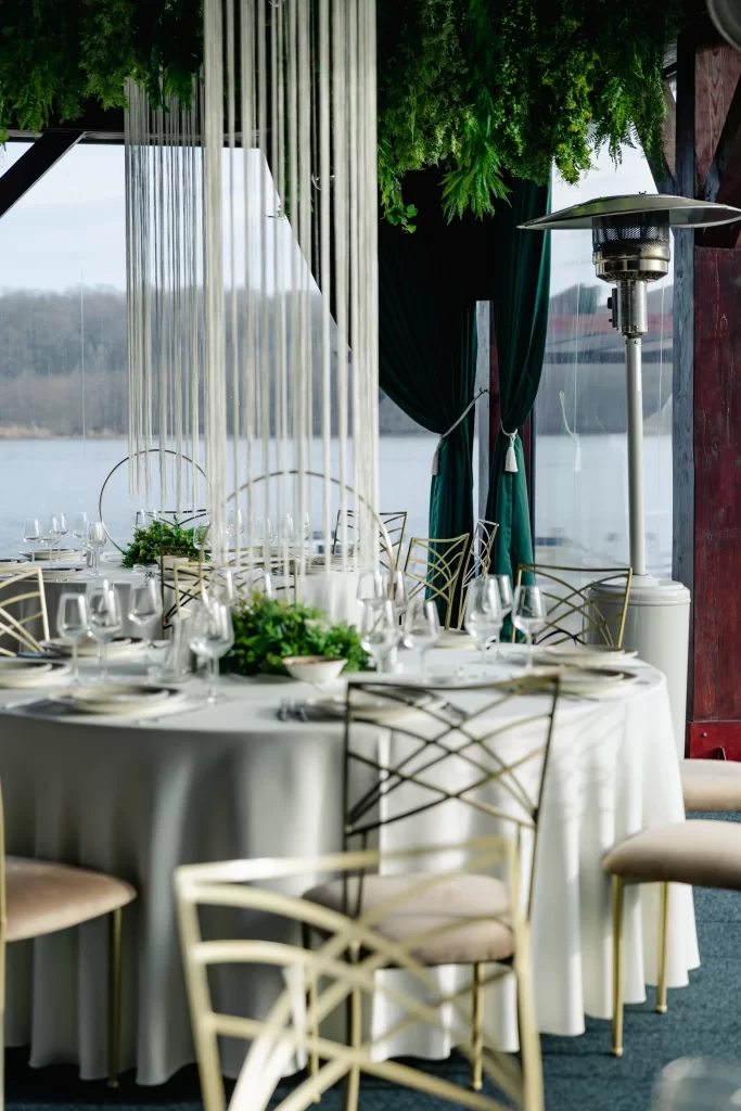 salon garden cernica